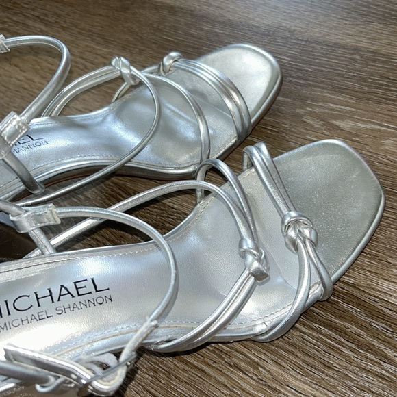 Silver heels - Picture 10 of 10